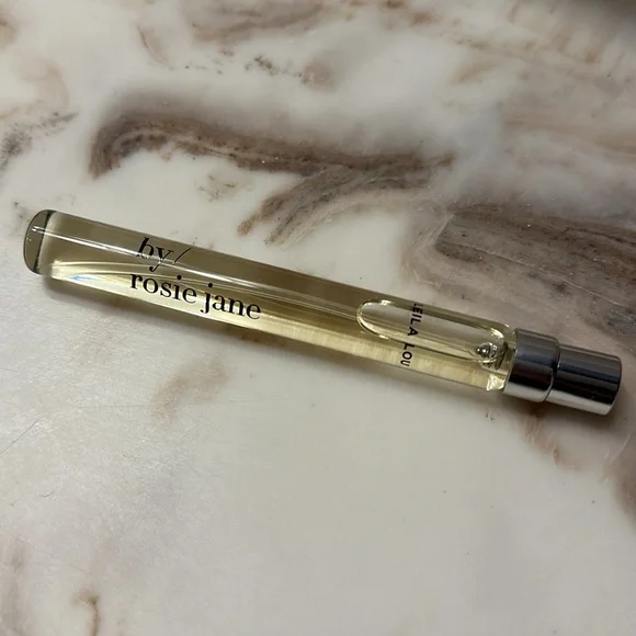 Leila Lou by Rosie Jane Perfume Travel Spray - Picture 3 of 4